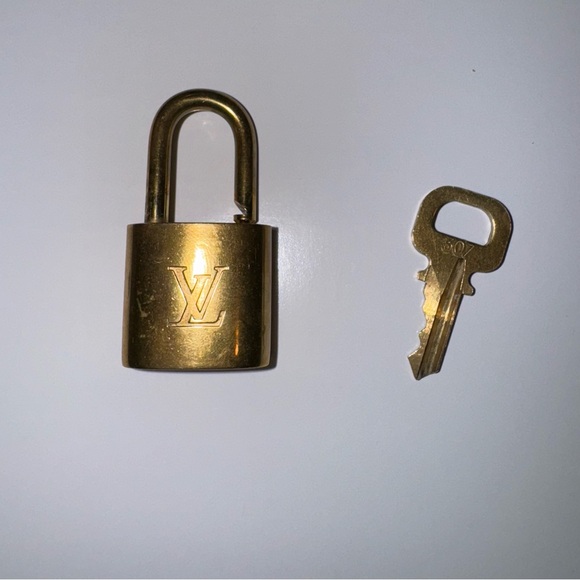 Louis Vuitton lock - Picture 3 of 3